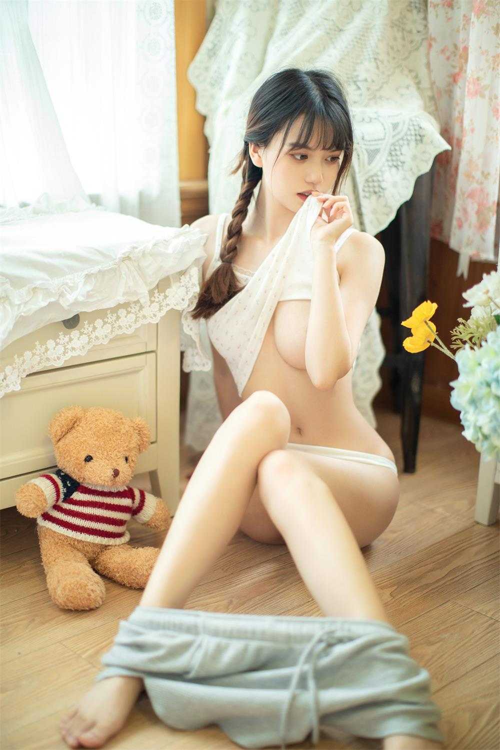 劳小白 - 校服JK [29P4V-164MB]（2）